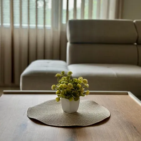 Cozy 2 Bedroom * 큐스텐딜